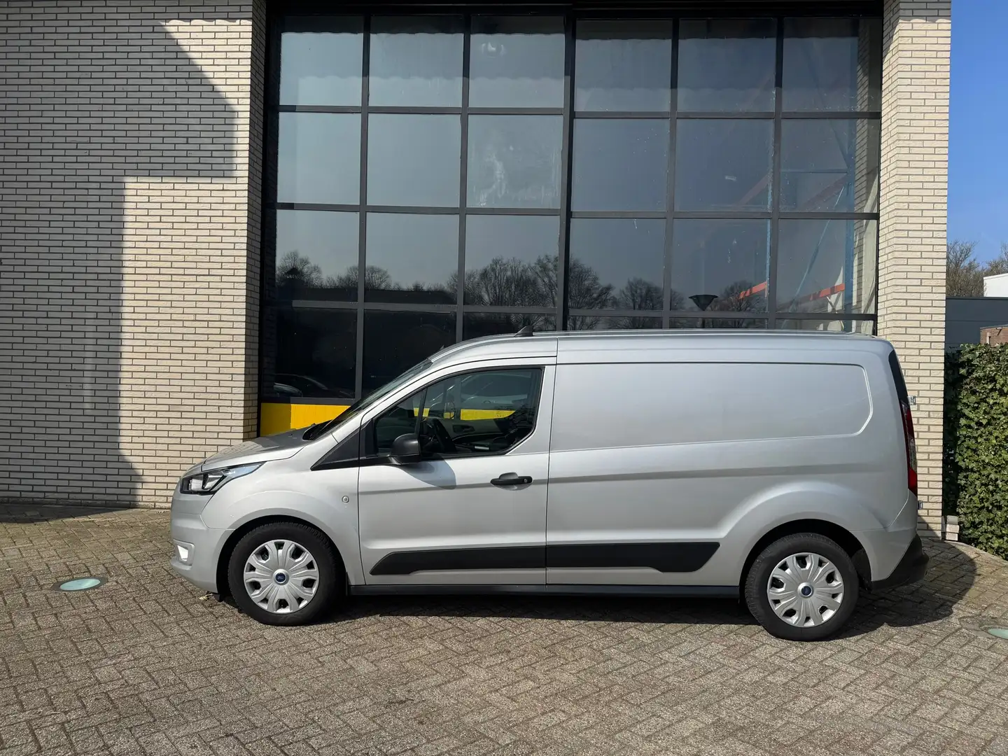 Ford Transit Connect L2 Limited, Automaat, Trekhaak, 4 seizoenenbanden Gris - 2