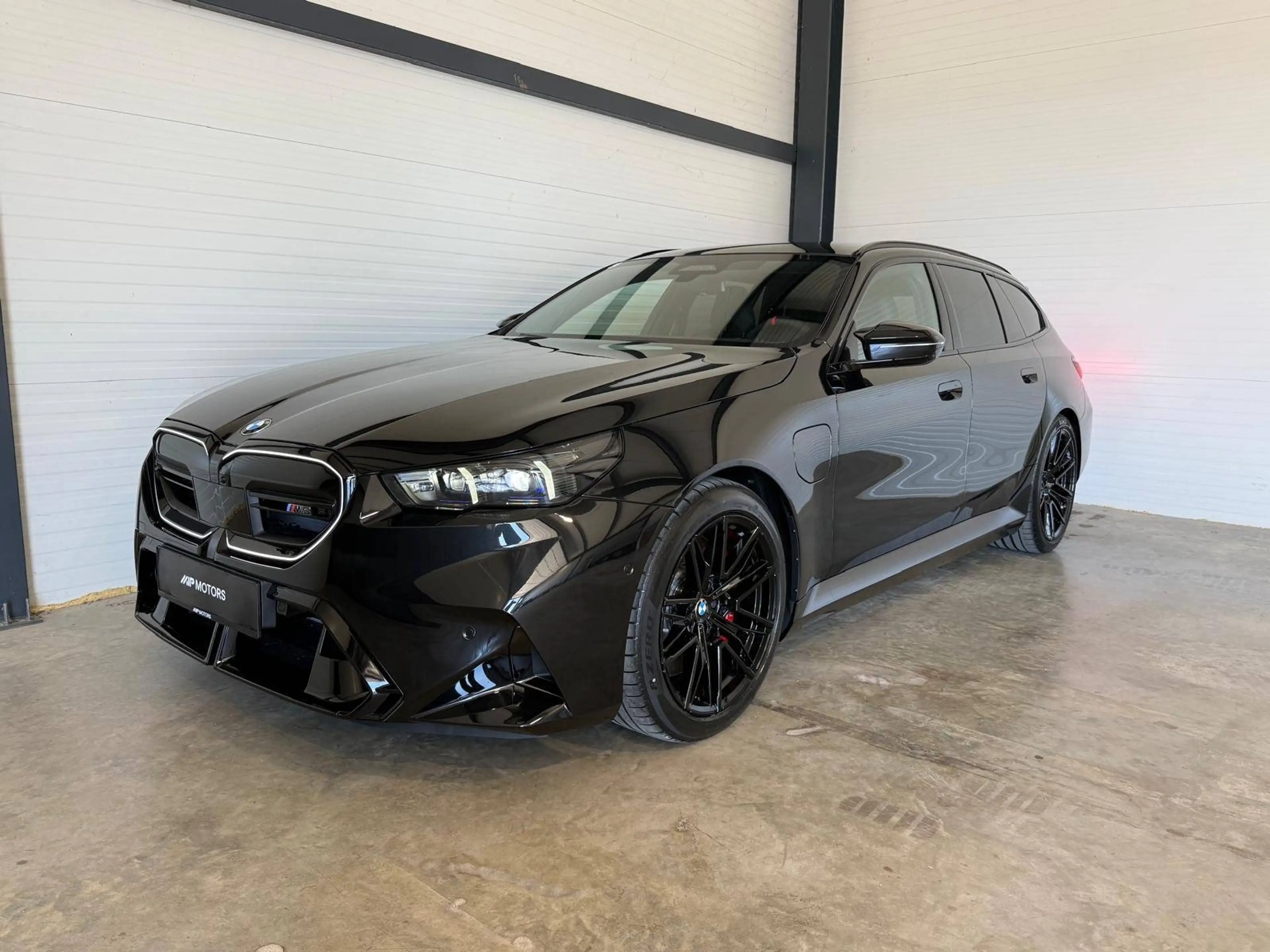 BMW M5 M5 TOURING / COMFORT / AHK / PANO / ICONIC / 21"