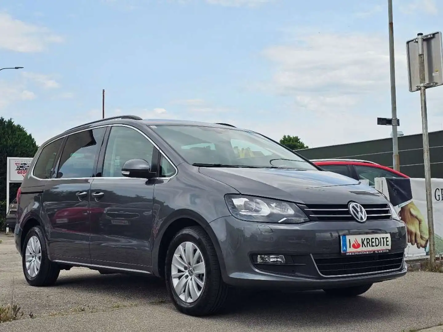 Volkswagen Sharan Business SCR 2,0 TDI 4Motion 1-Hand Pickerl+Ser... Grau - 1