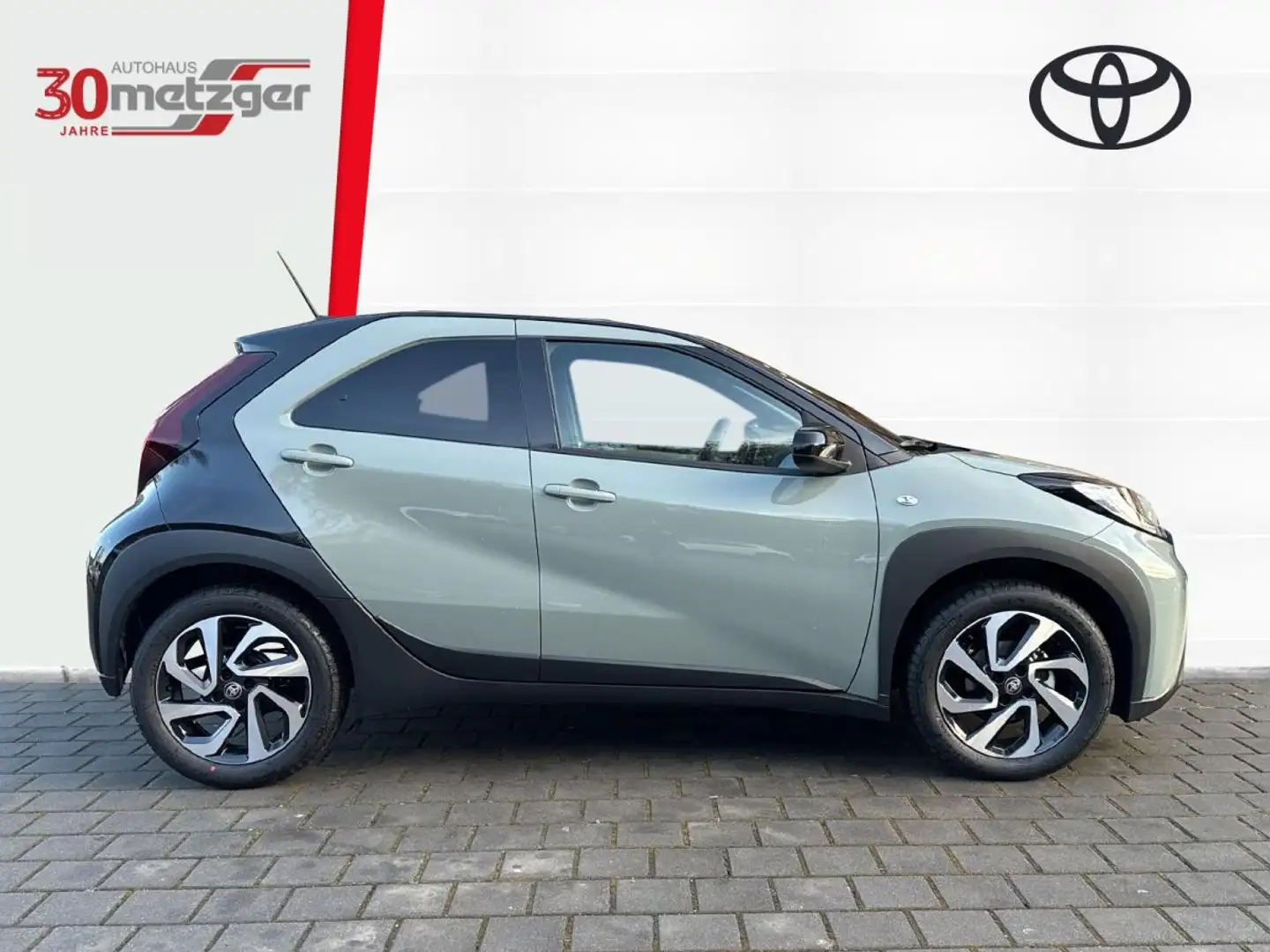Toyota Aygo X Team D +Kamera +Sitzheizung Grün - 2