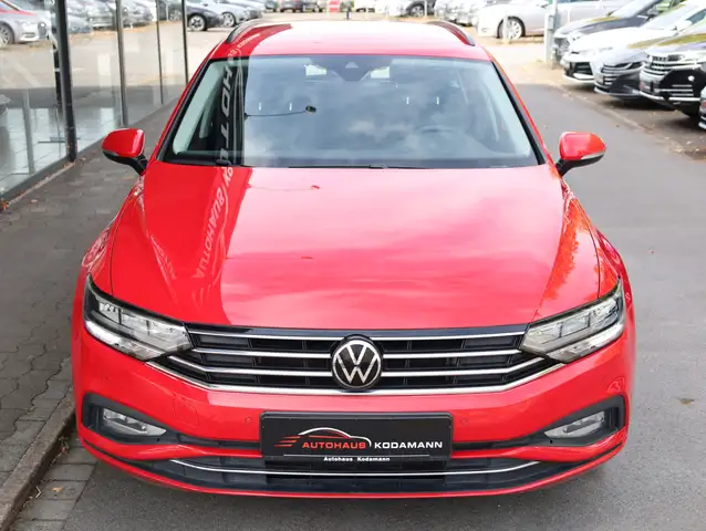 Volkswagen Passat view 3