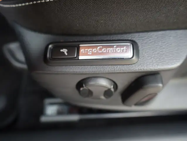 Volkswagen Passat view 14