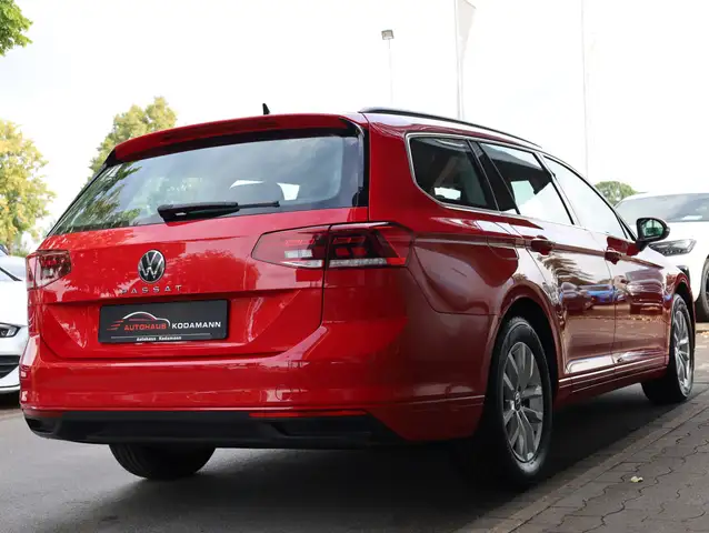 Volkswagen Passat view 11