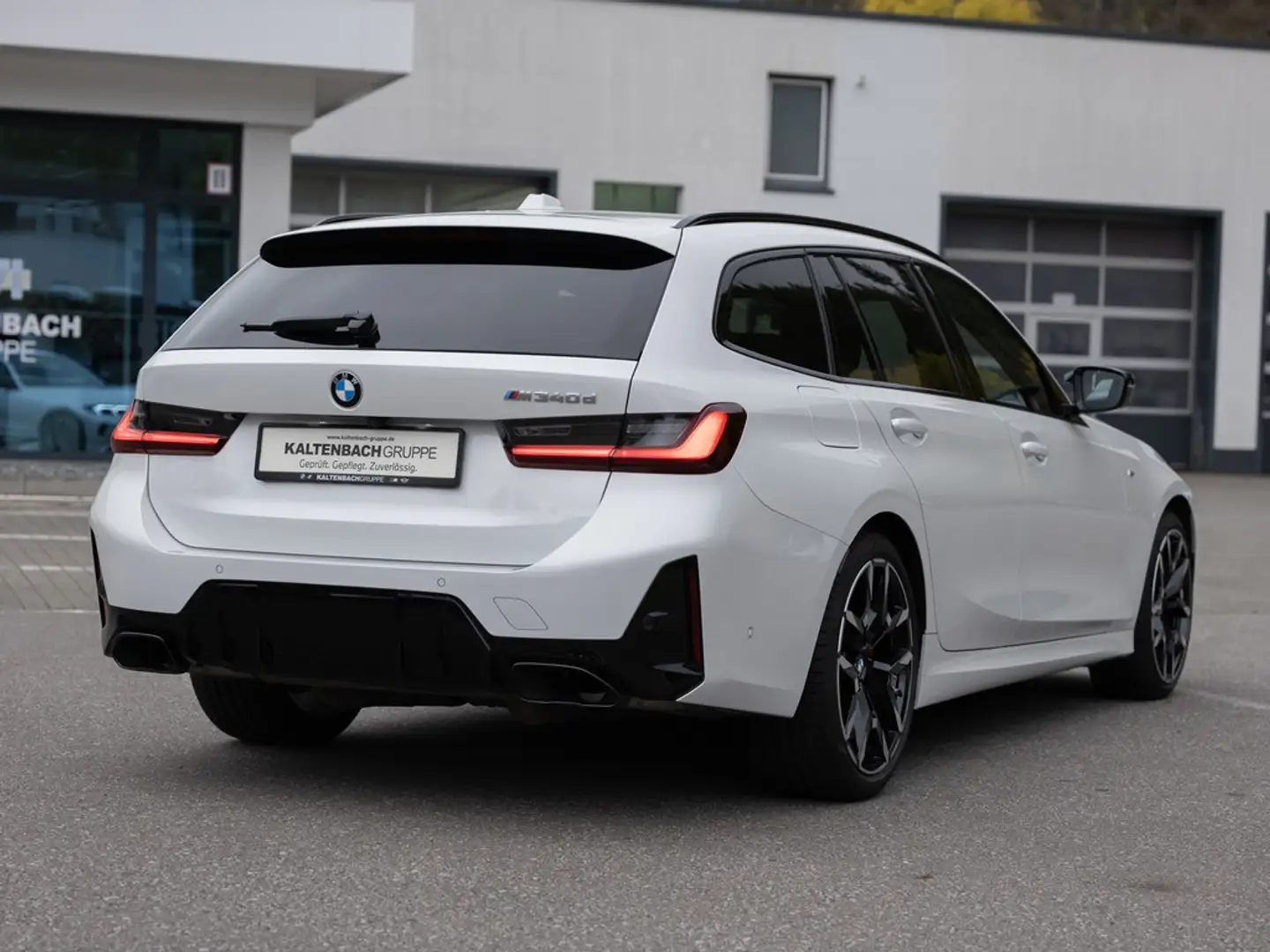 BMW 340 Md Touring xDrive PANO LED HUD NAVI H/K Weiß - 2