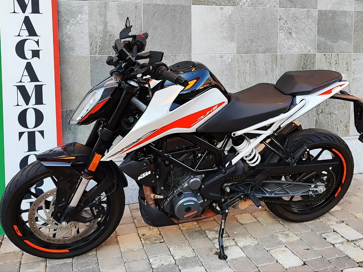KTM 390 Duke Bianco - 2