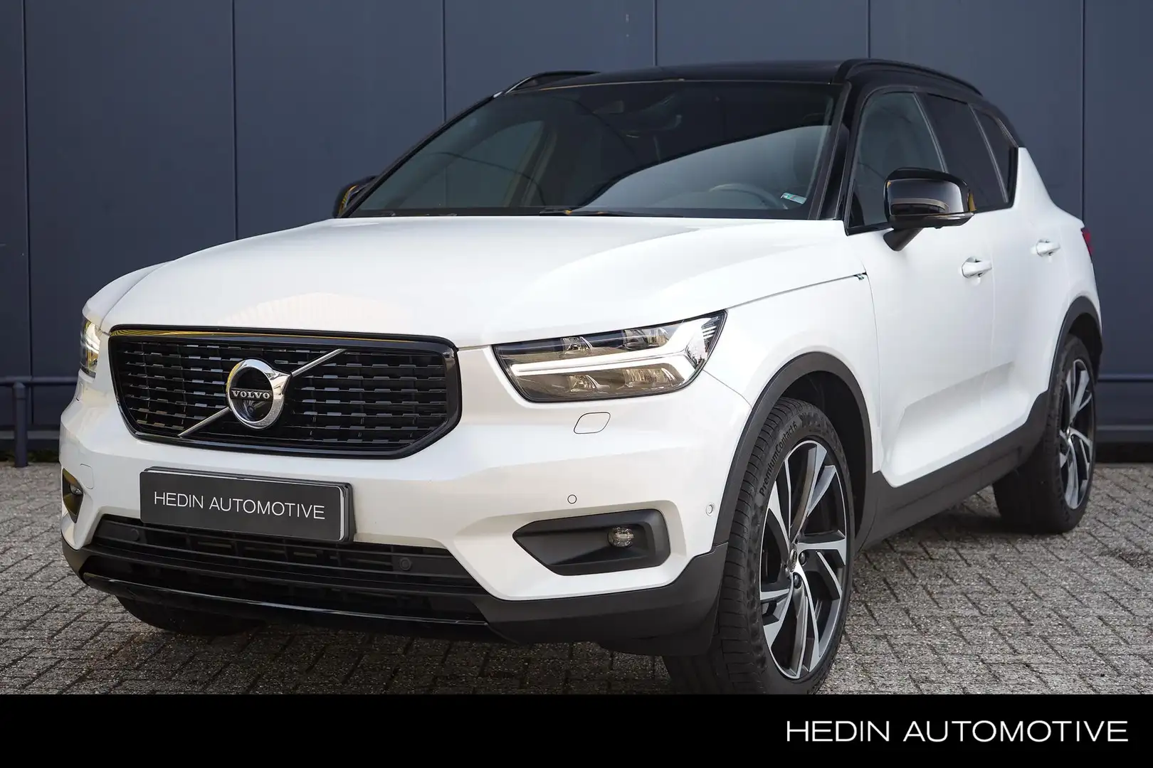 Volvo XC40 2.0 T5 AWD R-Design | Trekhaak | Panoramadak | 360 Wit - 1