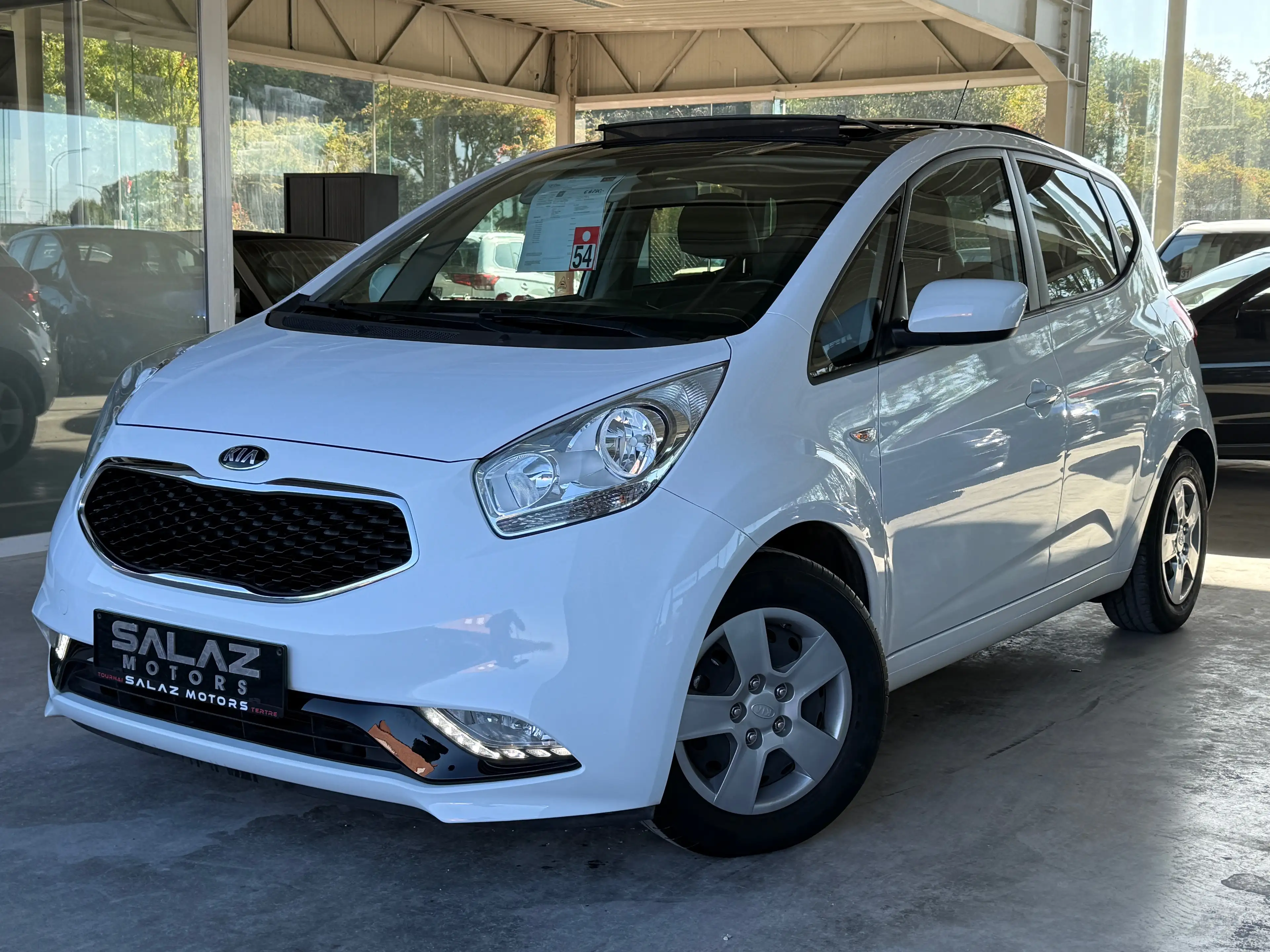 Kia Venga Venga 1.4i World Edition_NAVI_PANO_SEMICUIR_LED_ — photo 2