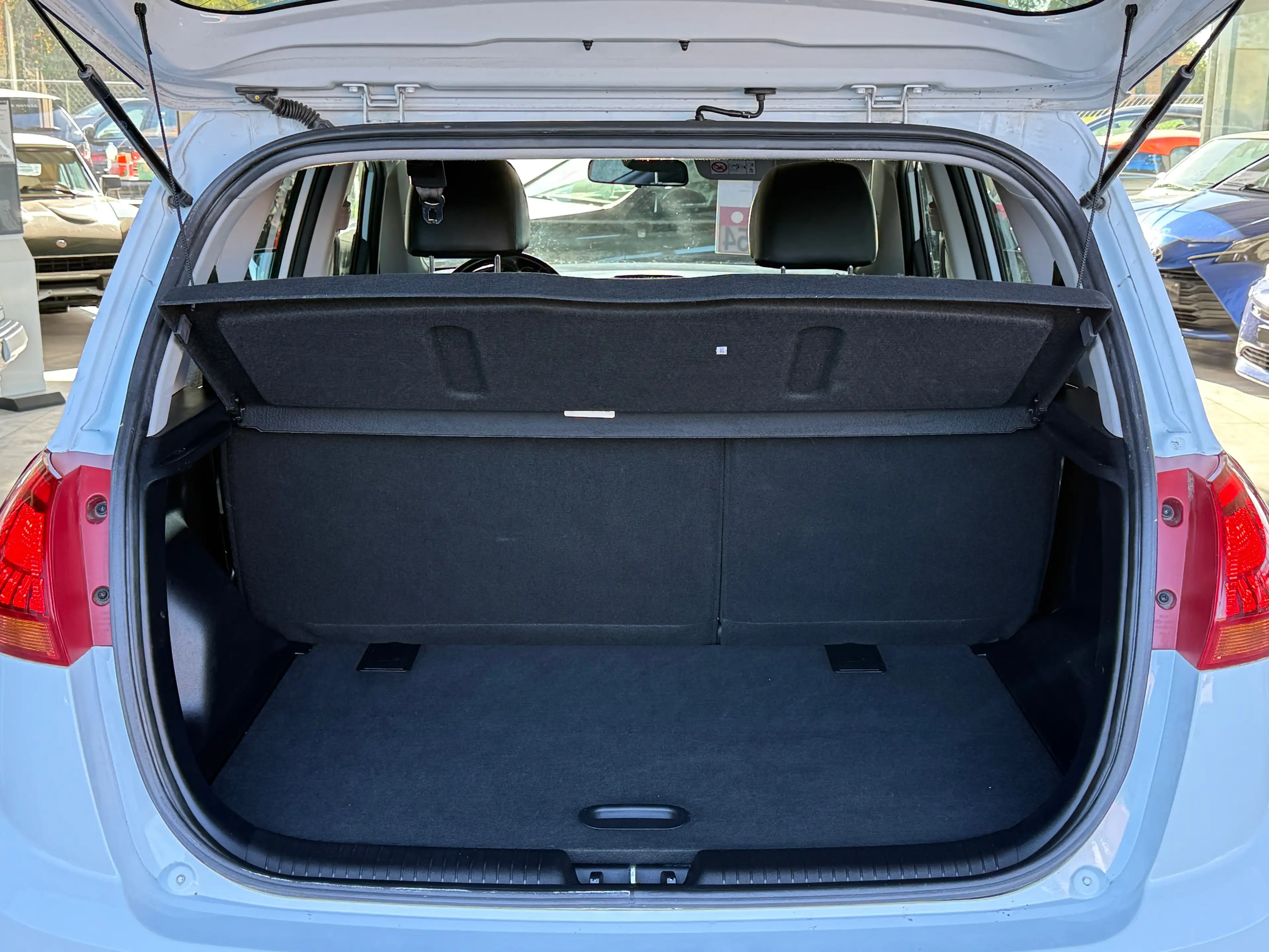 Kia Venga Venga 1.4i World Edition_NAVI_PANO_SEMICUIR_LED_ — photo 6