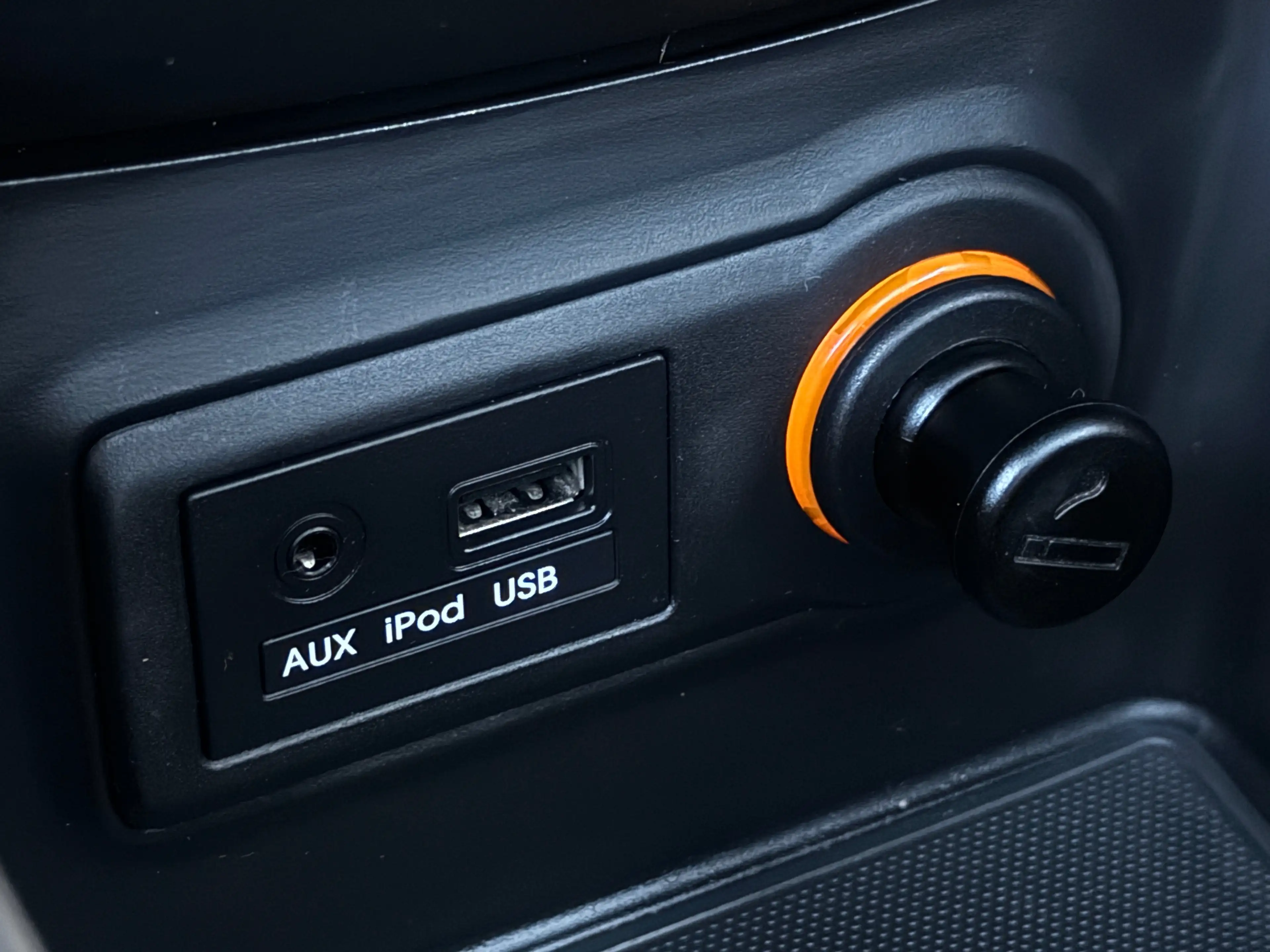 Kia Venga Venga 1.4i World Edition_NAVI_PANO_SEMICUIR_LED_ — photo 12