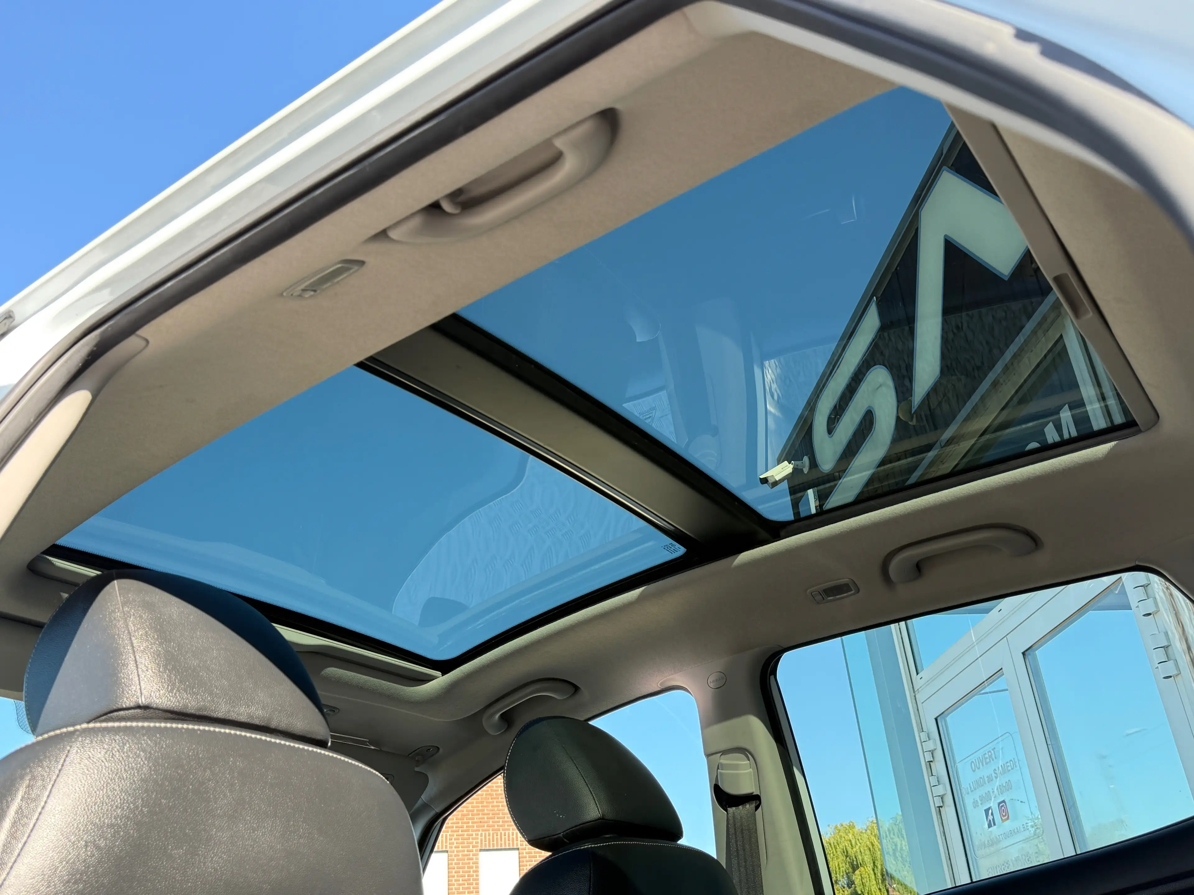 Kia Venga Venga 1.4i World Edition_NAVI_PANO_SEMICUIR_LED_ — photo 15