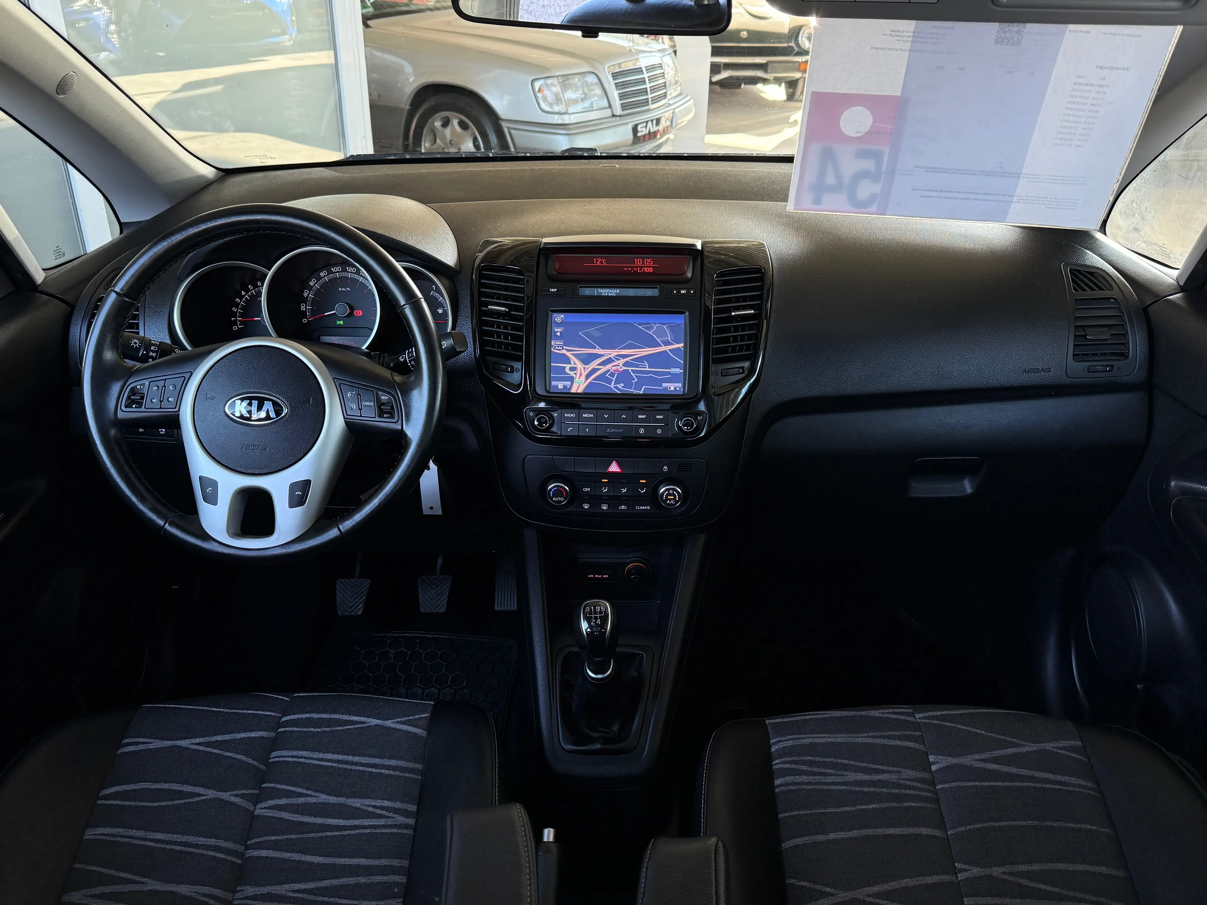 Kia Venga Venga 1.4i World Edition_NAVI_PANO_SEMICUIR_LED_ — photo 9