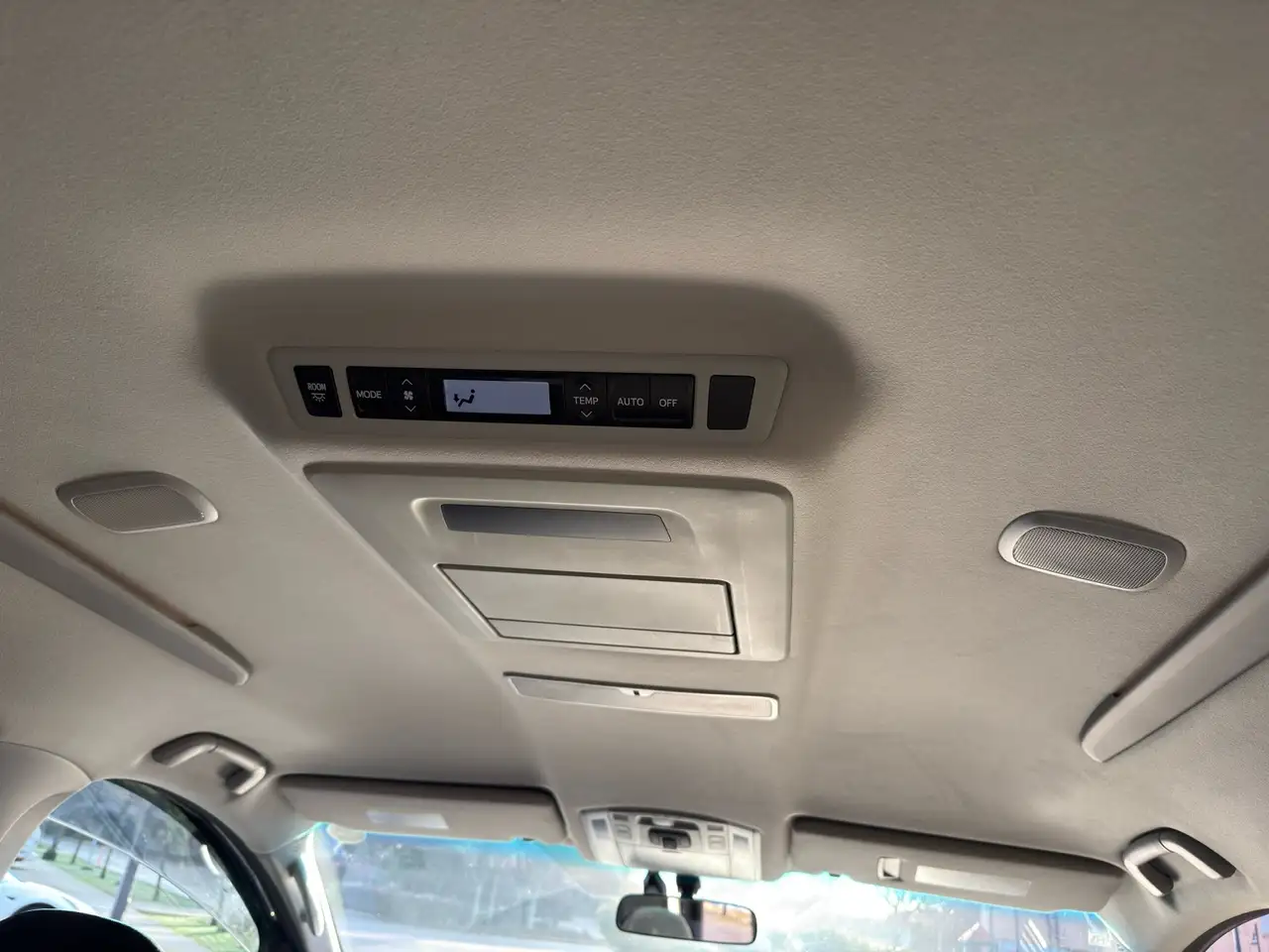 Toyota Sienna снимка Toyota Sienna