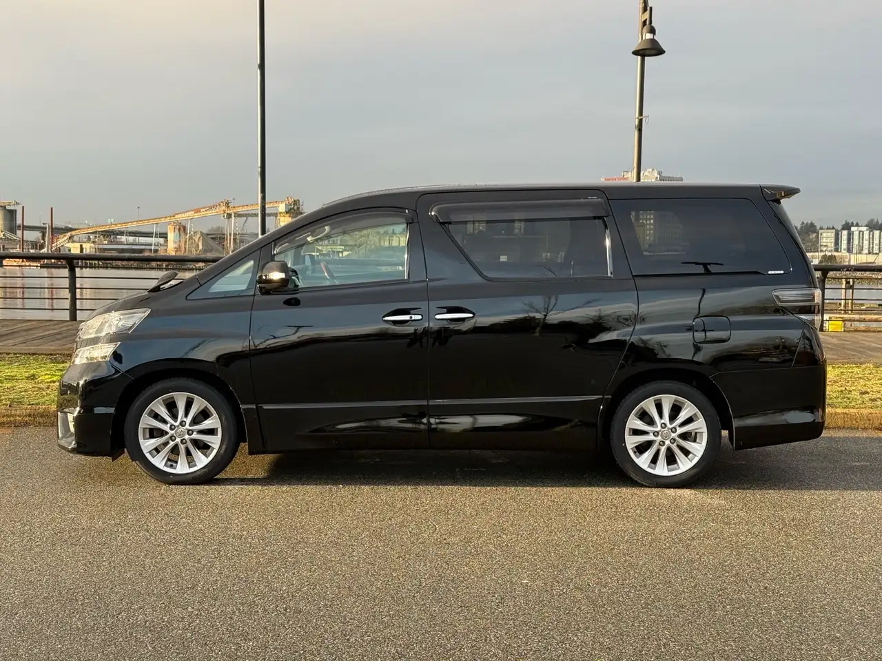 Toyota Sienna снимка Toyota Sienna