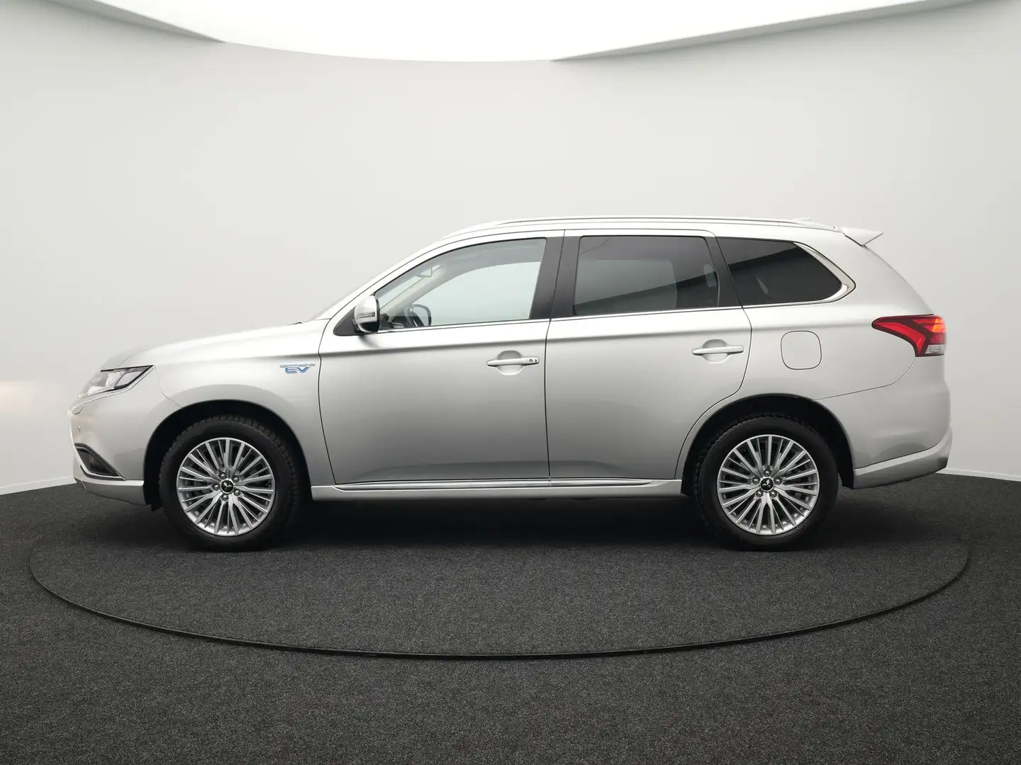 Mitsubishi Outlander 2.4 Intense Plug in Hybrid 225pk PHEV | Carplay | Zilver - 2