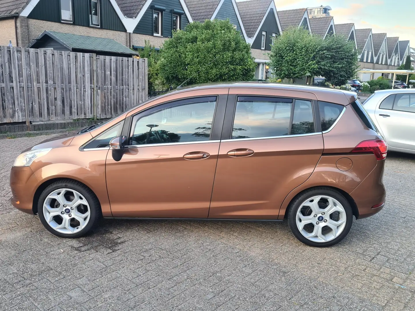 Ford B-Max 1.6 TI-VCT Titanium Automaat Bruin - 2