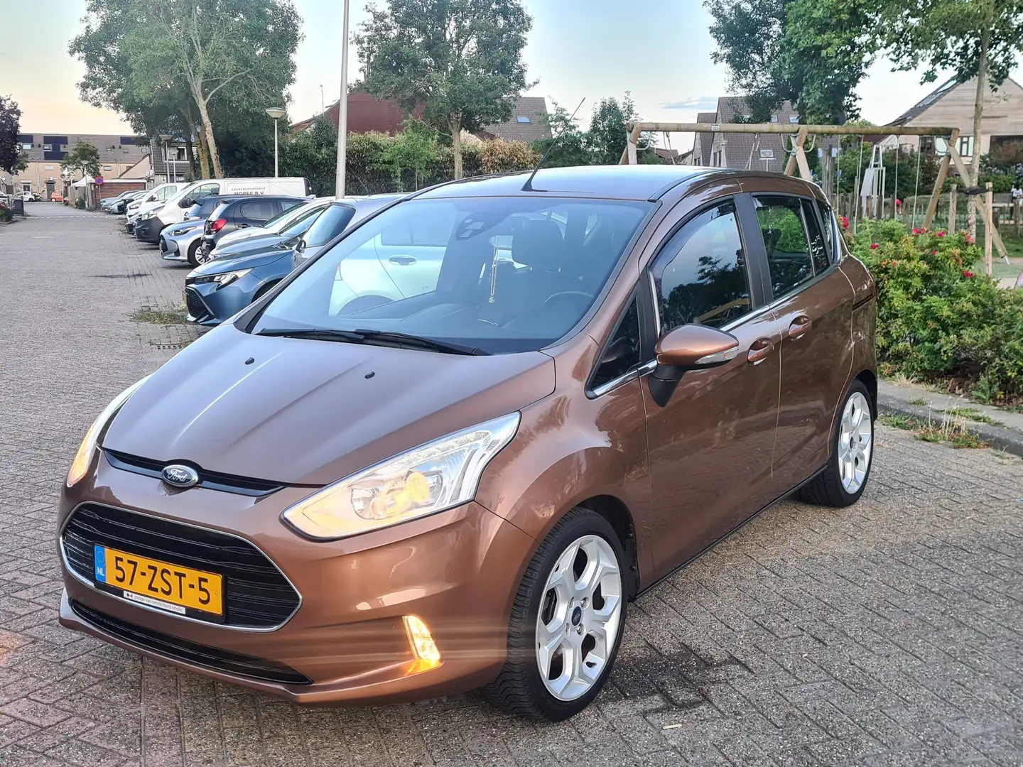 Ford B-Max 1.6 TI-VCT Titanium Automaat Bruin - 1