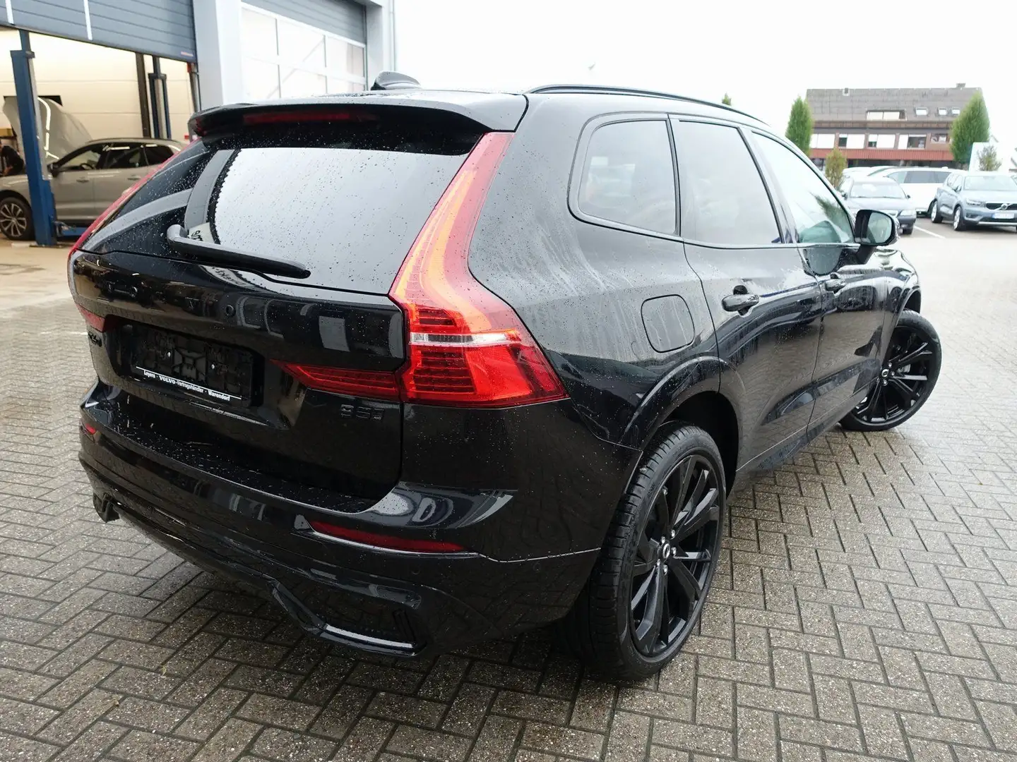 Volvo XC60 Black Edition Ultra B5 AWD/Pano/B&W Zwart - 2