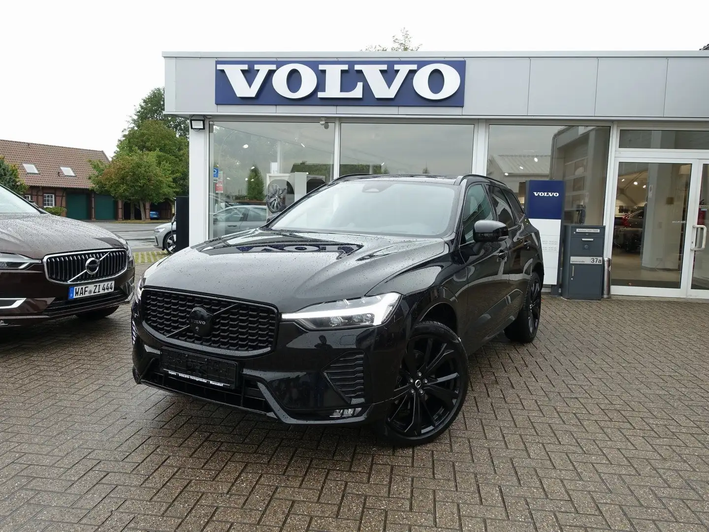 Volvo XC60 Black Edition Ultra B5 AWD/Pano/B&W Noir - 1