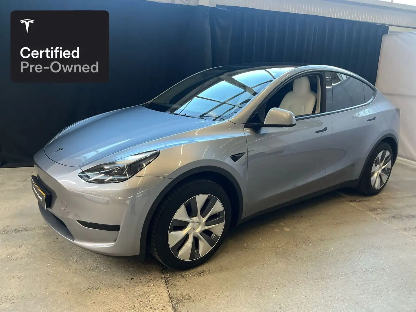Tesla Model Y Rear-Wheel Drive “Certified Pre-Owned” Zilver - 1