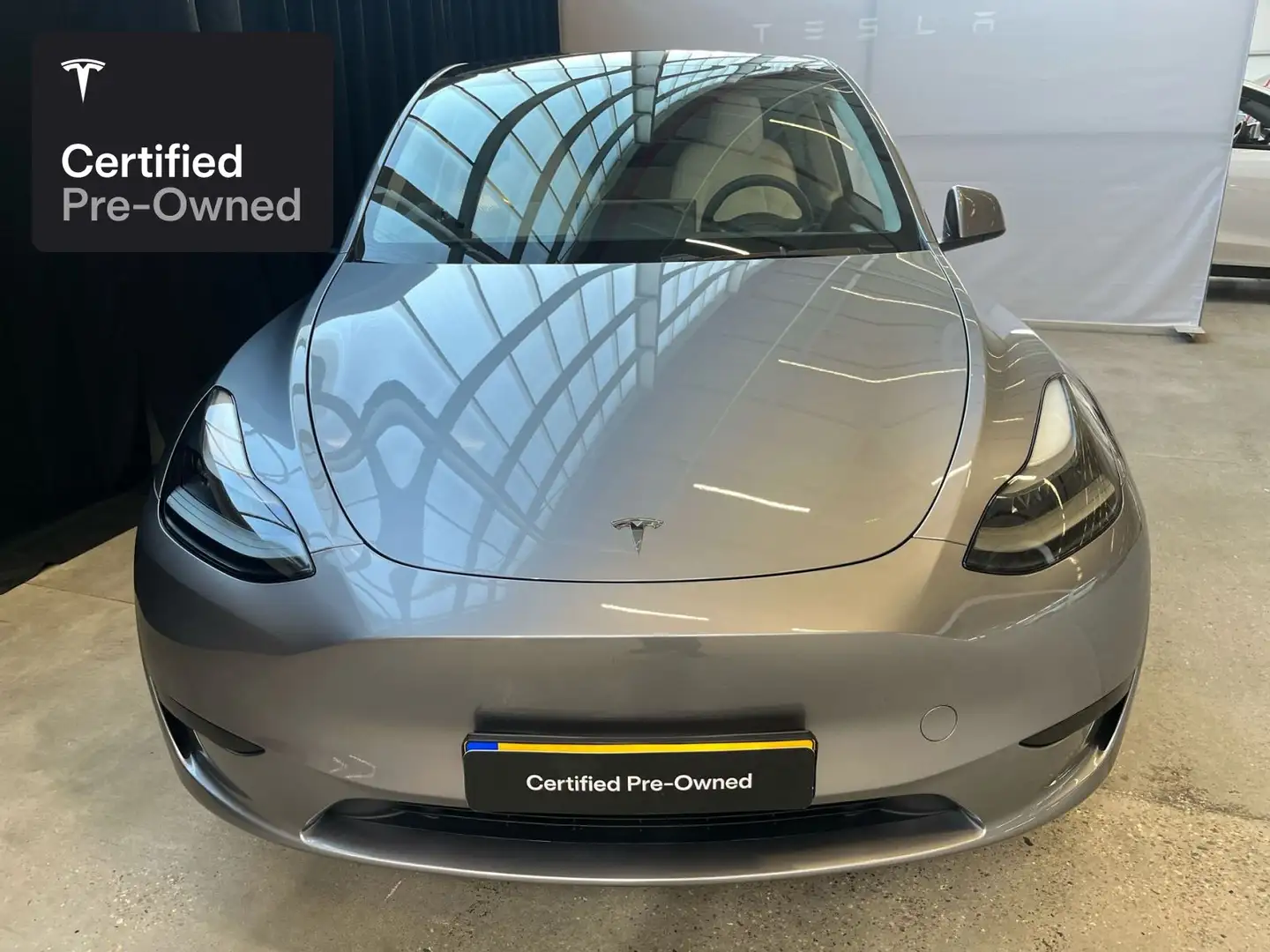 Tesla Model Y Rear-Wheel Drive “Certified Pre-Owned” Zilver - 2