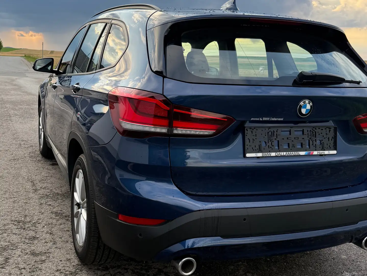 BMW X1 sDrive18d Aut. Blau - 1