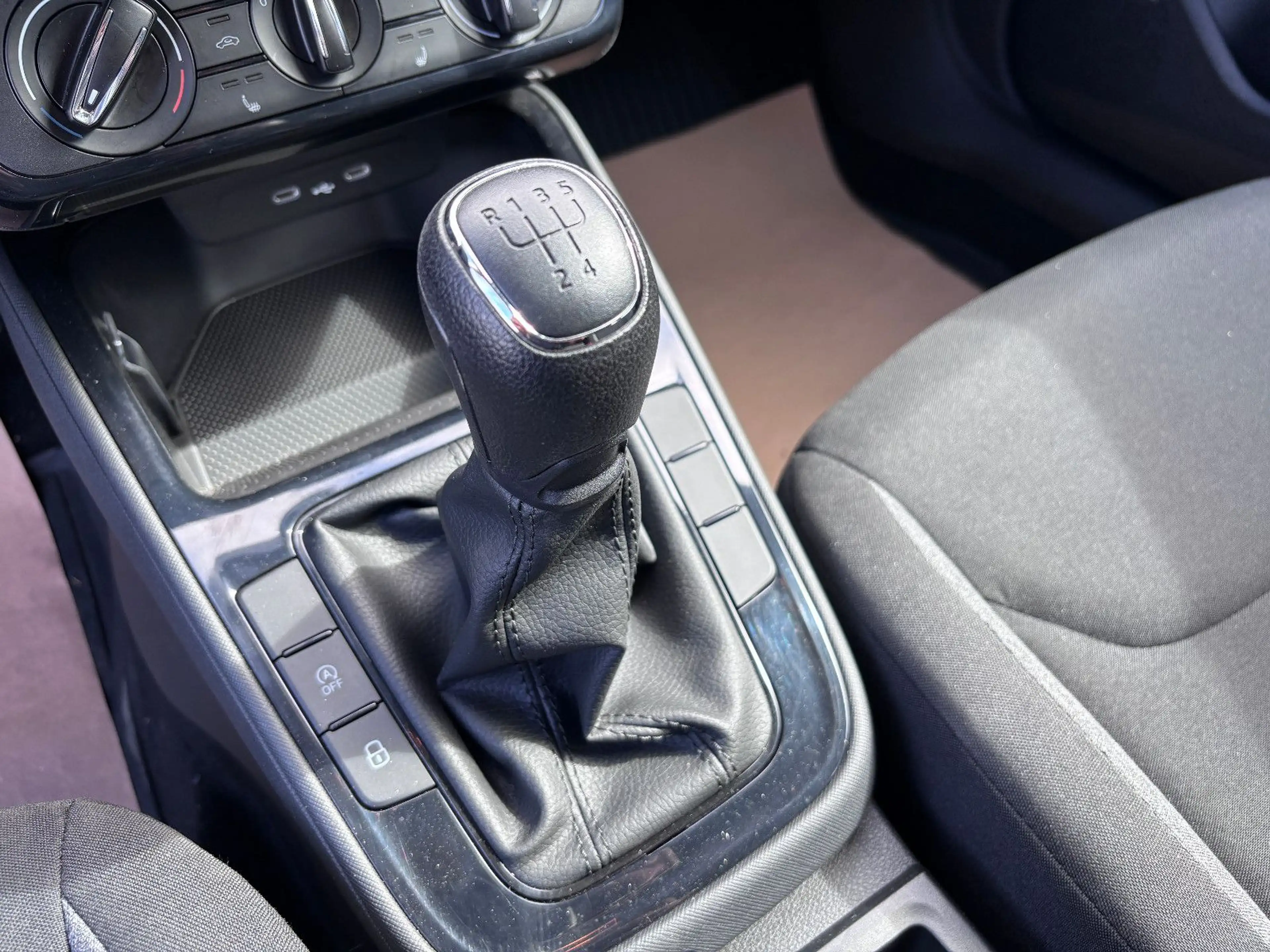 Skoda Fabia 1,0*Selection*5 Jahre-Garantie/Klima/LED — photo 6