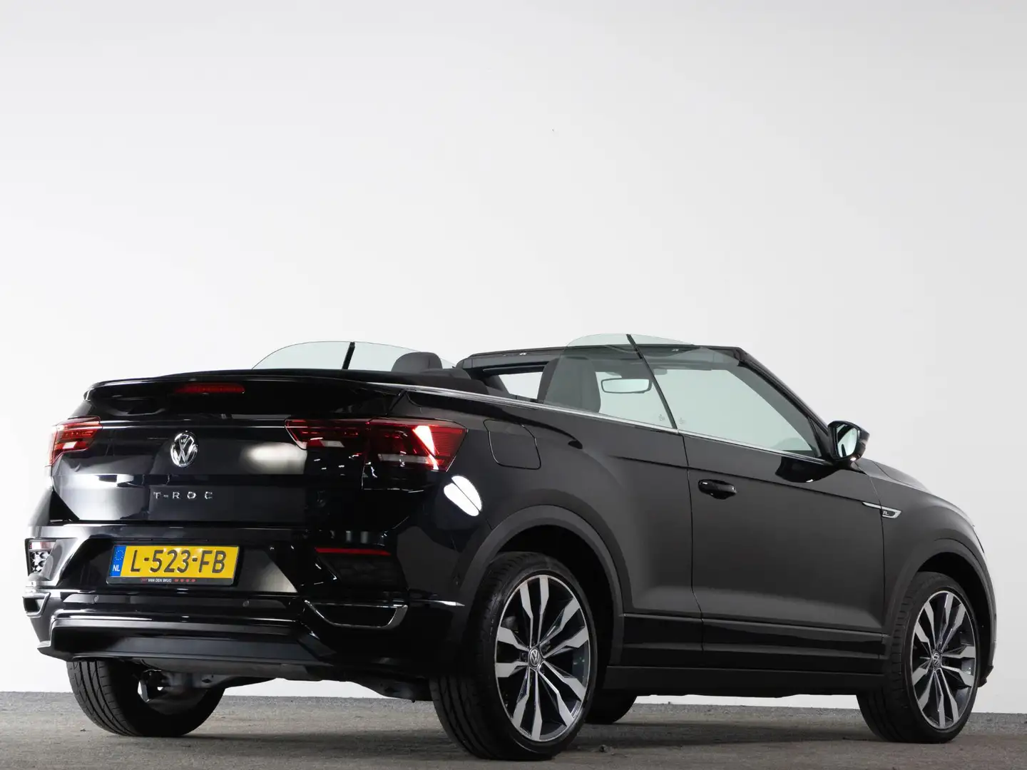 Volkswagen T-Roc Cabrio R-Line 1.5 TSI 150 PK DSG | LED | Navigatie Zwart - 2