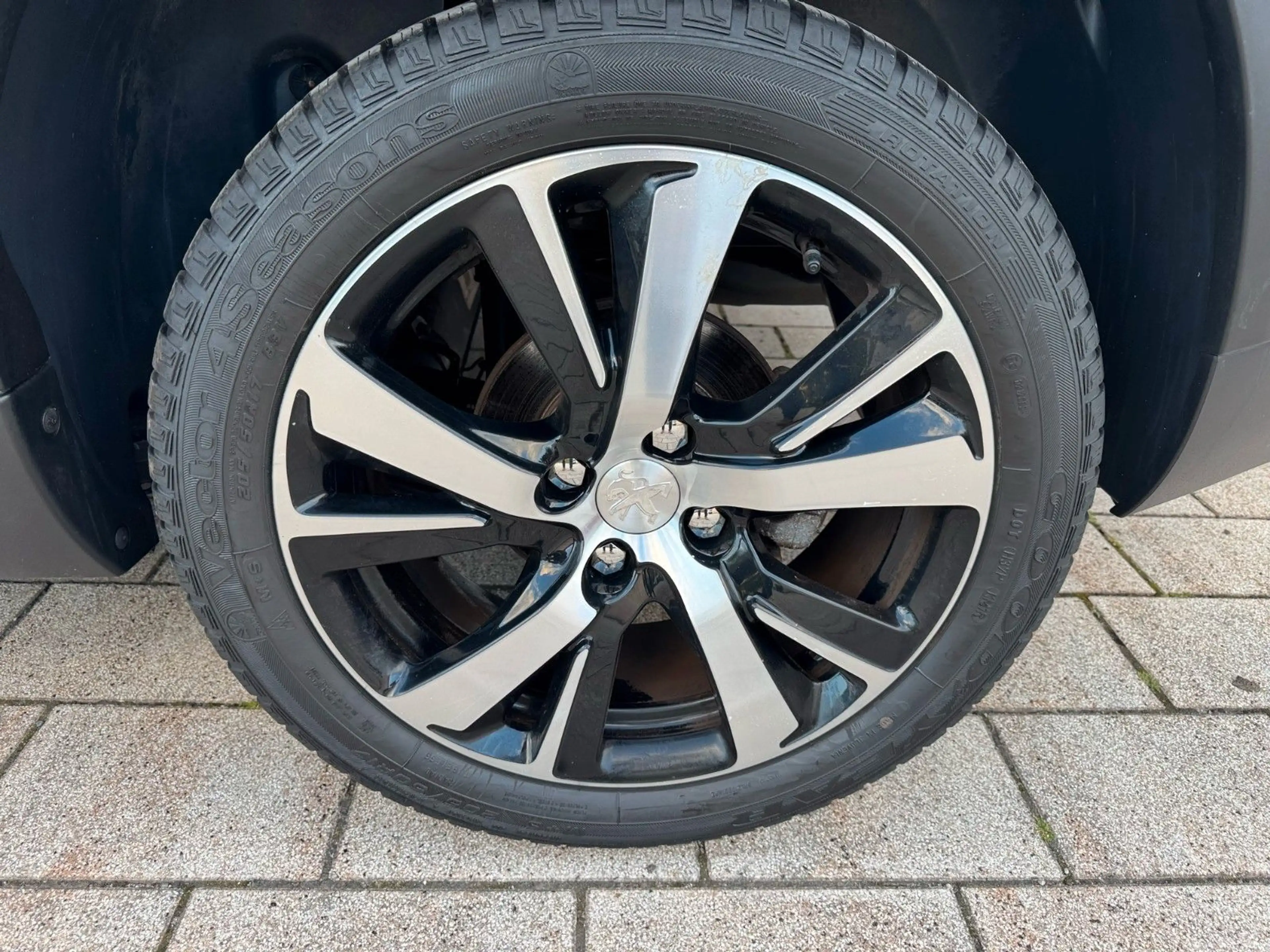 Peugeot 2008 GT-Line Automatik PureTech 110 EAT6 — photo 9