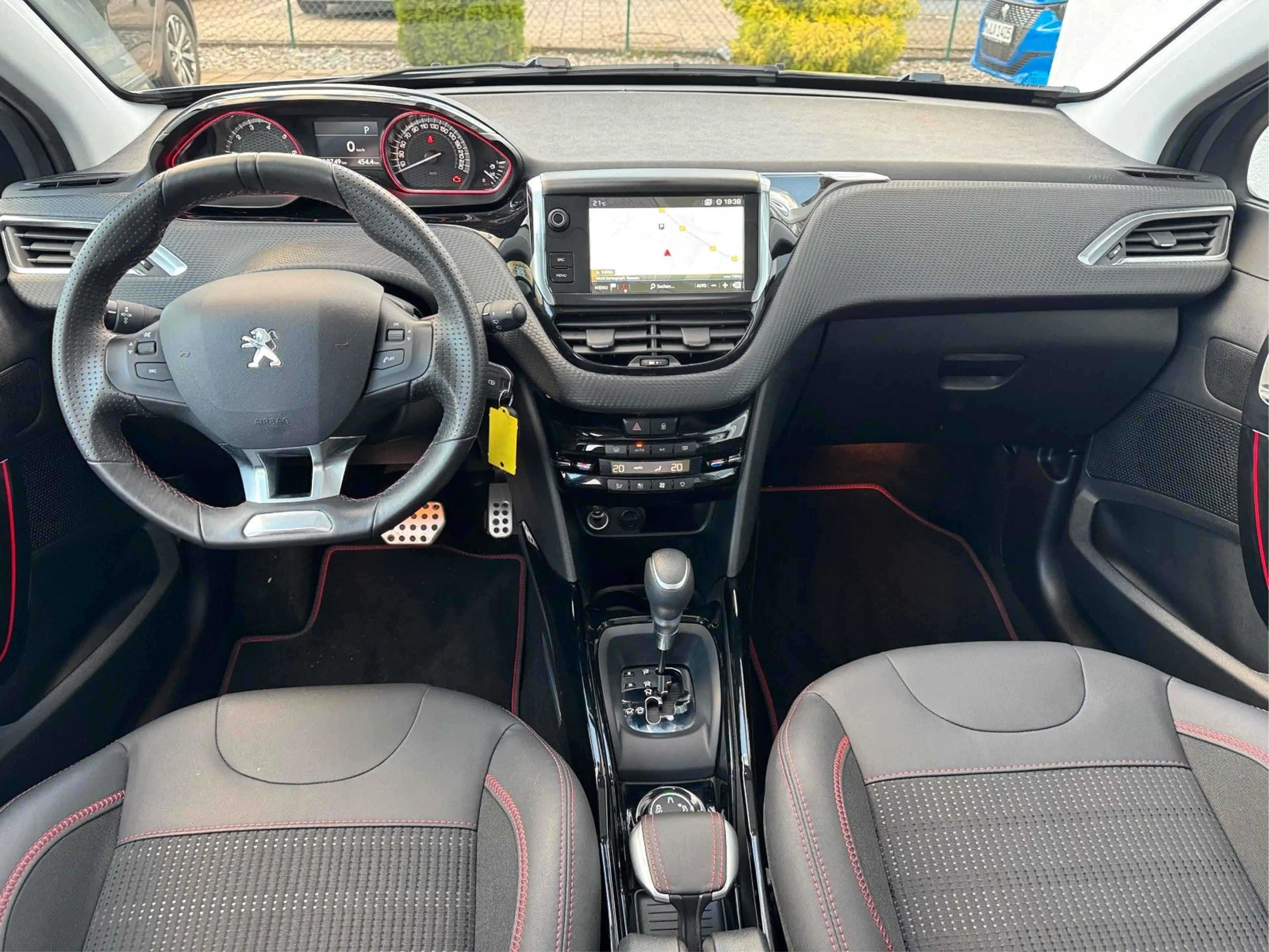 Peugeot 2008 GT-Line Automatik PureTech 110 EAT6 — photo 5