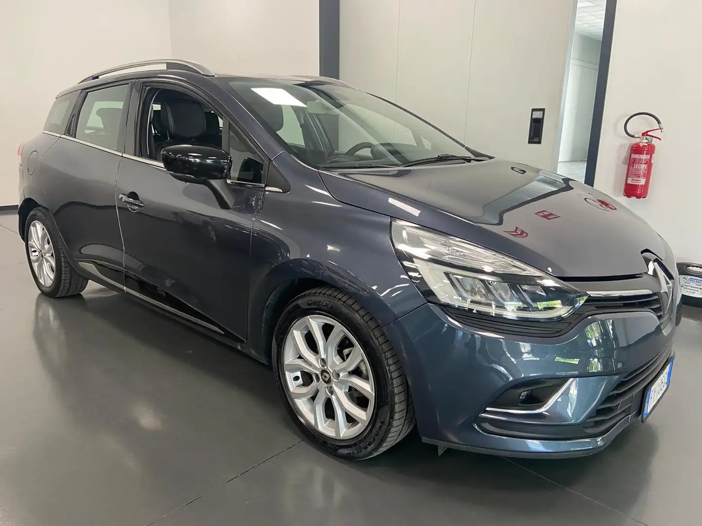 Renault Clio Clio IV  Sporter Sporter 1.5 dci Moschino Zen 75cv Gris - 1