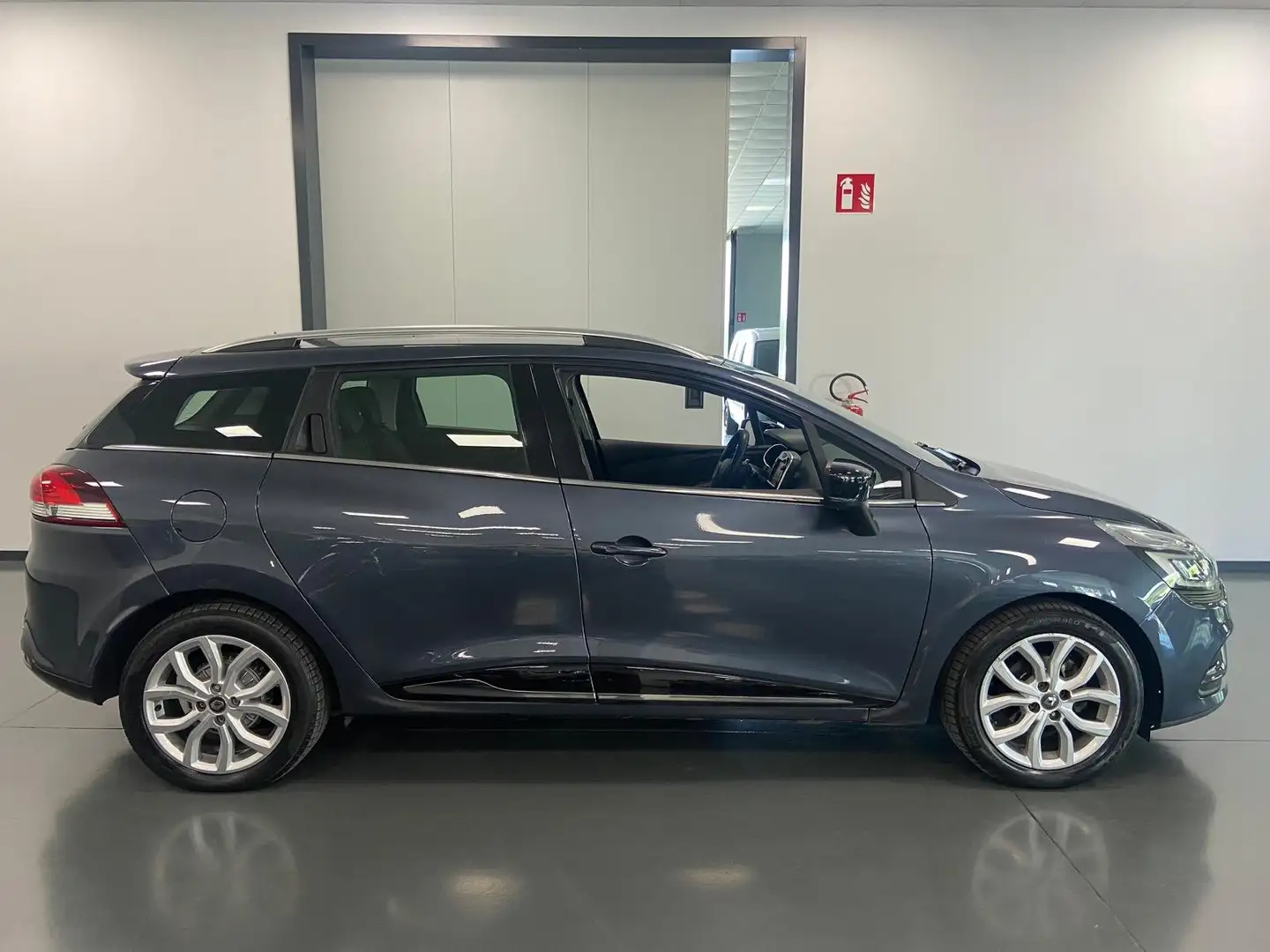 Renault Clio Clio IV  Sporter Sporter 1.5 dci Moschino Zen 75cv Gris - 2