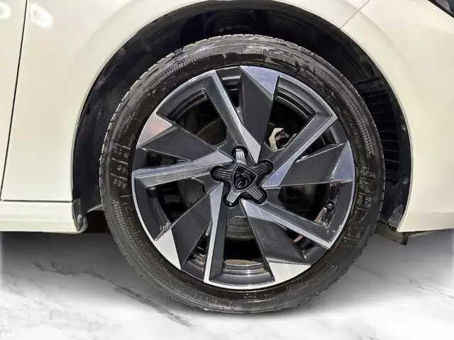 Peugeot 308 view 8
