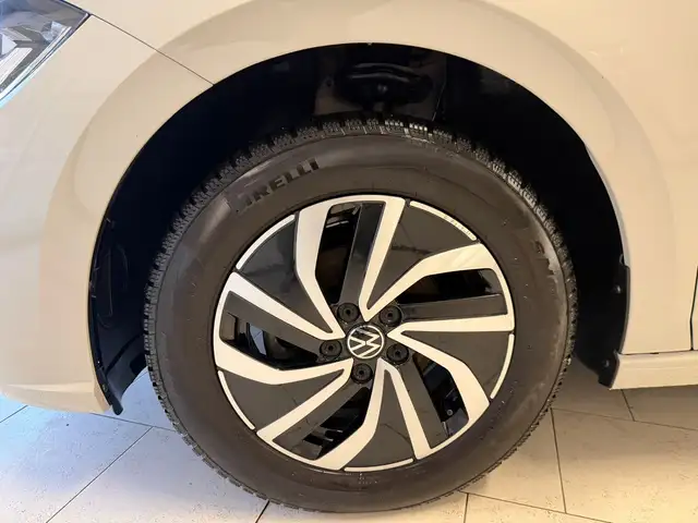 Volkswagen Polo view 6