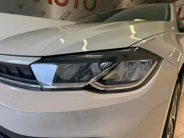 Volkswagen Polo view 5
