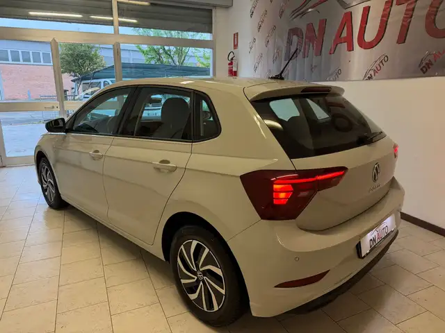 Volkswagen Polo view 8