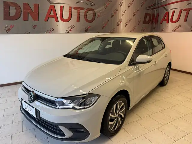 Volkswagen Polo view 2
