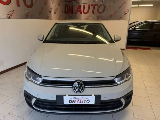 Volkswagen Polo view 3