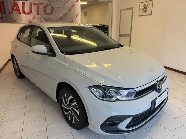 Volkswagen Polo view 4