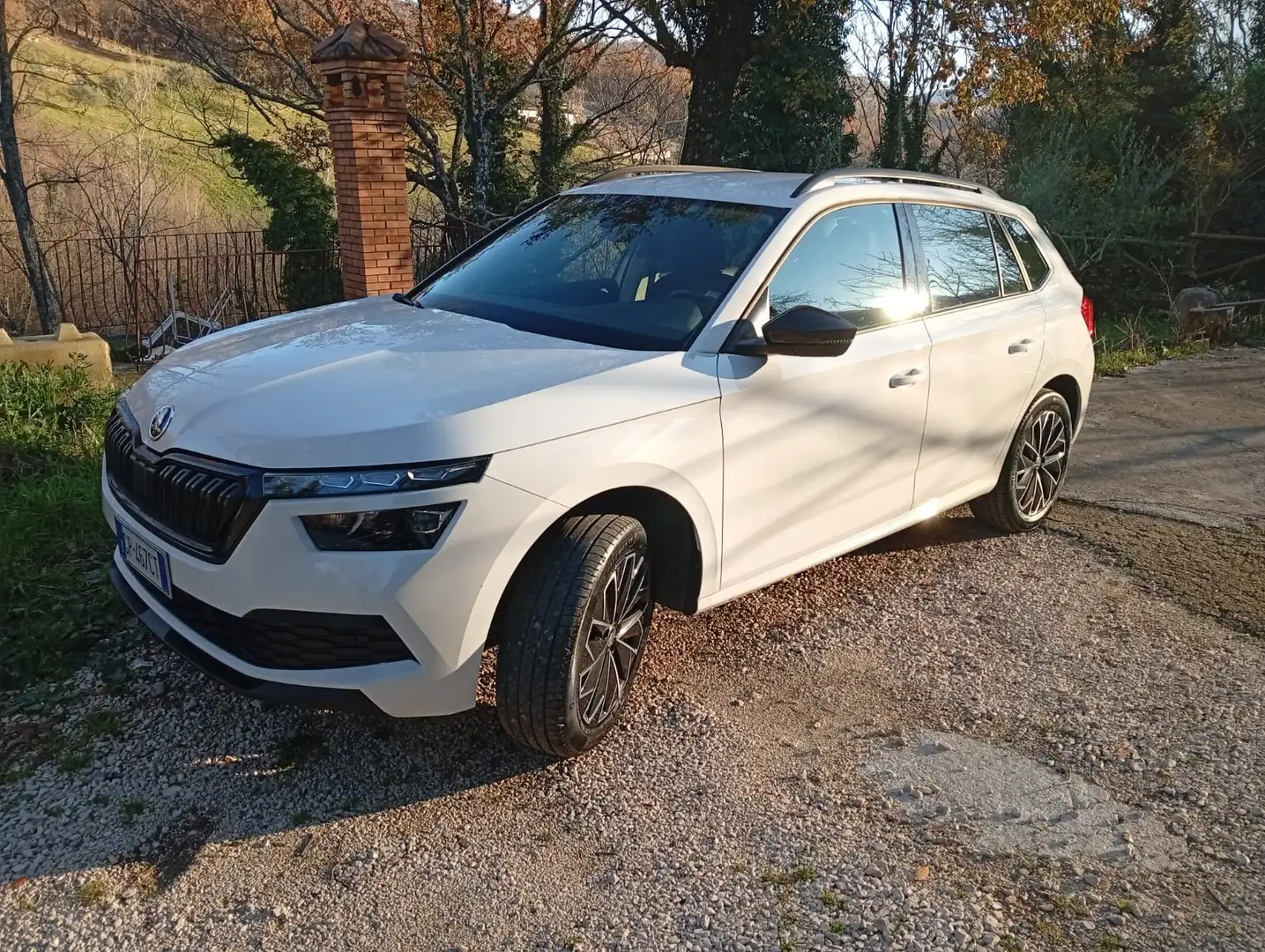 Skoda Kamiq Kamiq 1.0 tsi Black Dots 95cv Bianco - 1
