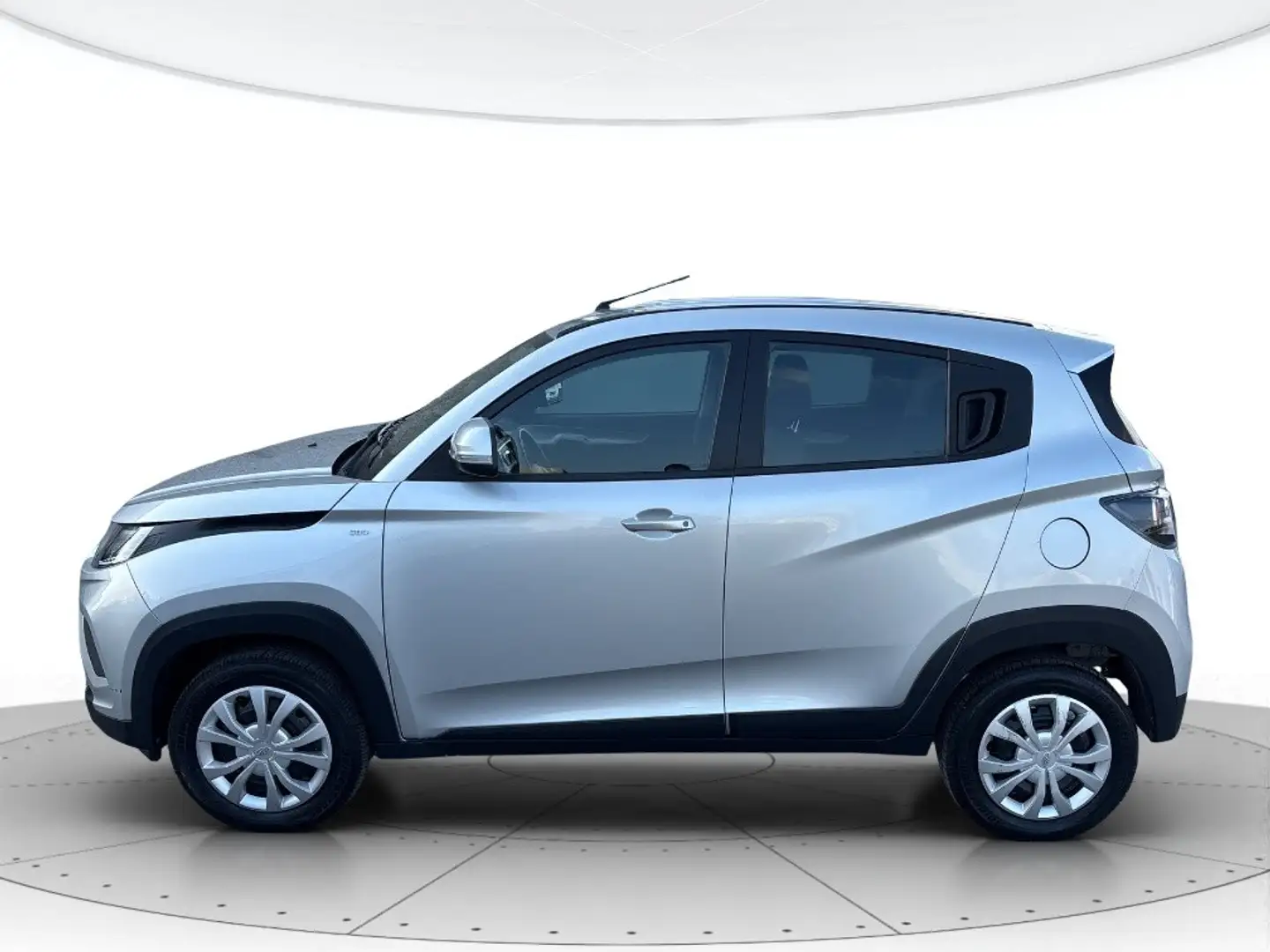 Mahindra KUV100 1.2 K6+ Plateado - 2