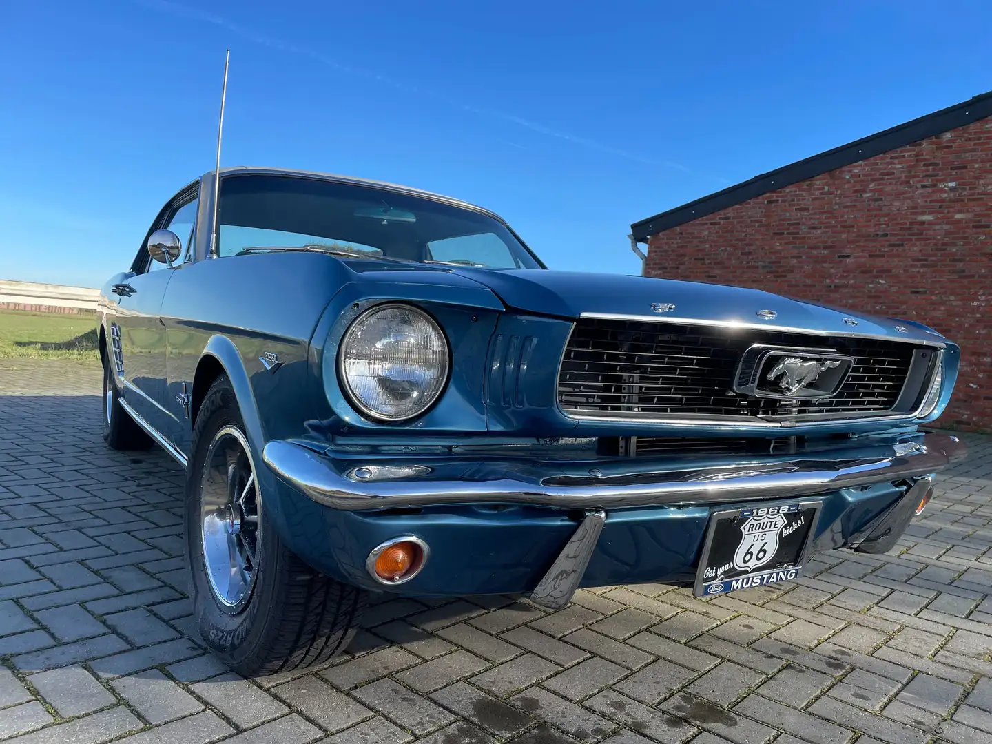 Oldtimer Ford Mustang Coupé Bleu - 2