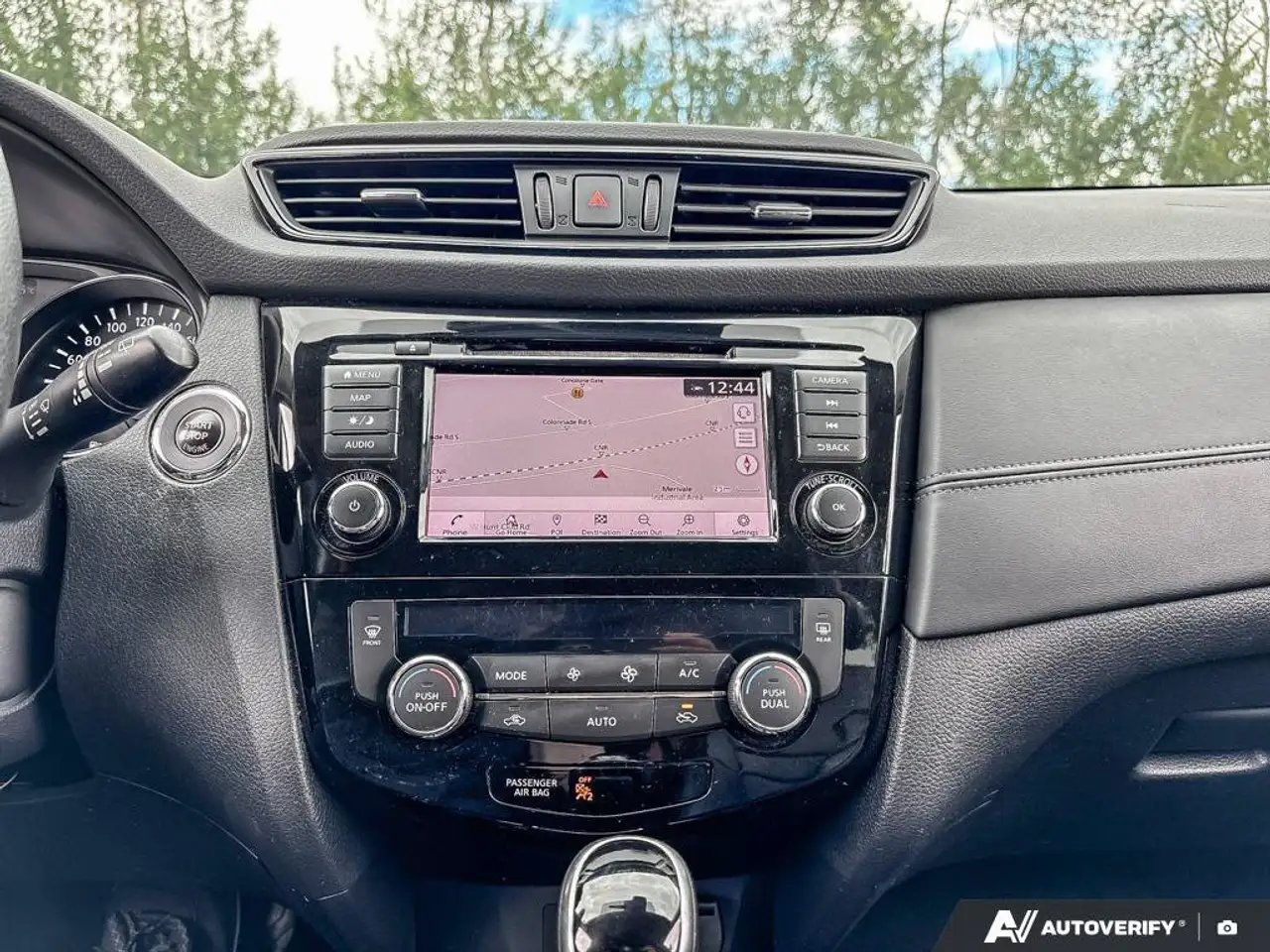 Nissan Rogue fotografie Nissan Rogue