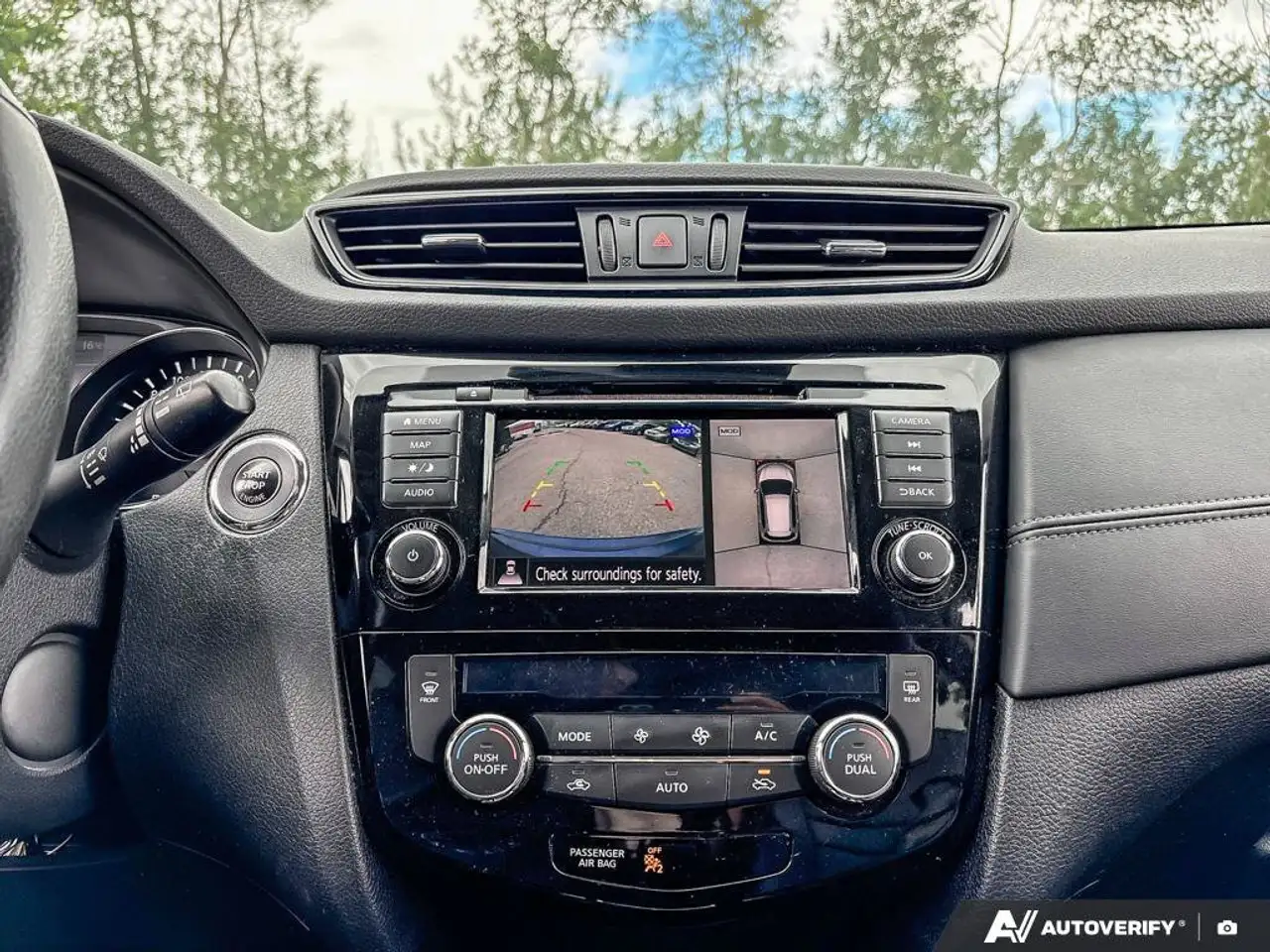 Nissan Rogue fotografie Nissan Rogue