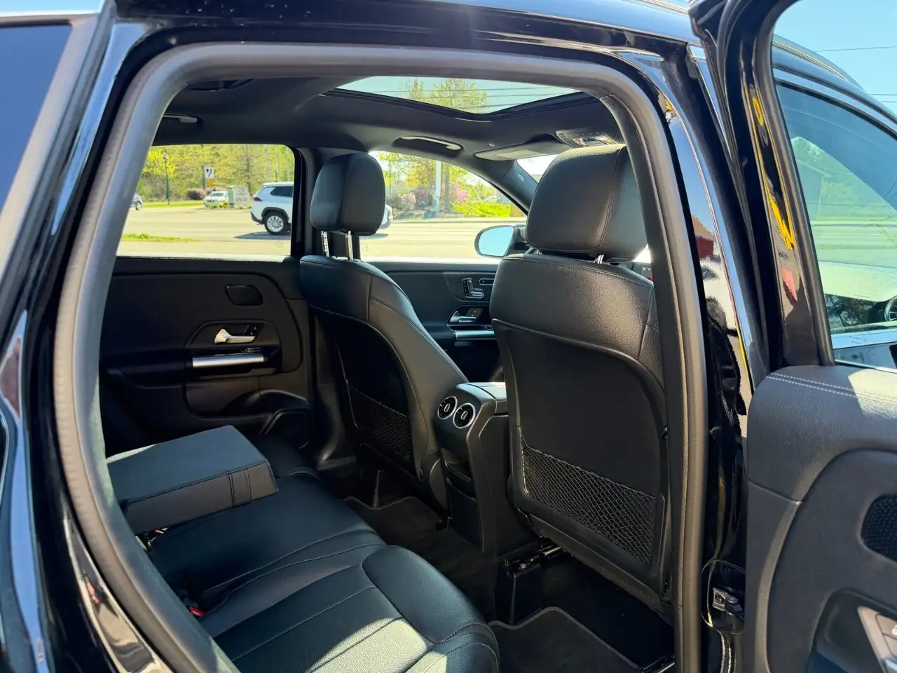 Mercedes-Benz GLA снимка Mercedes-Benz GLA