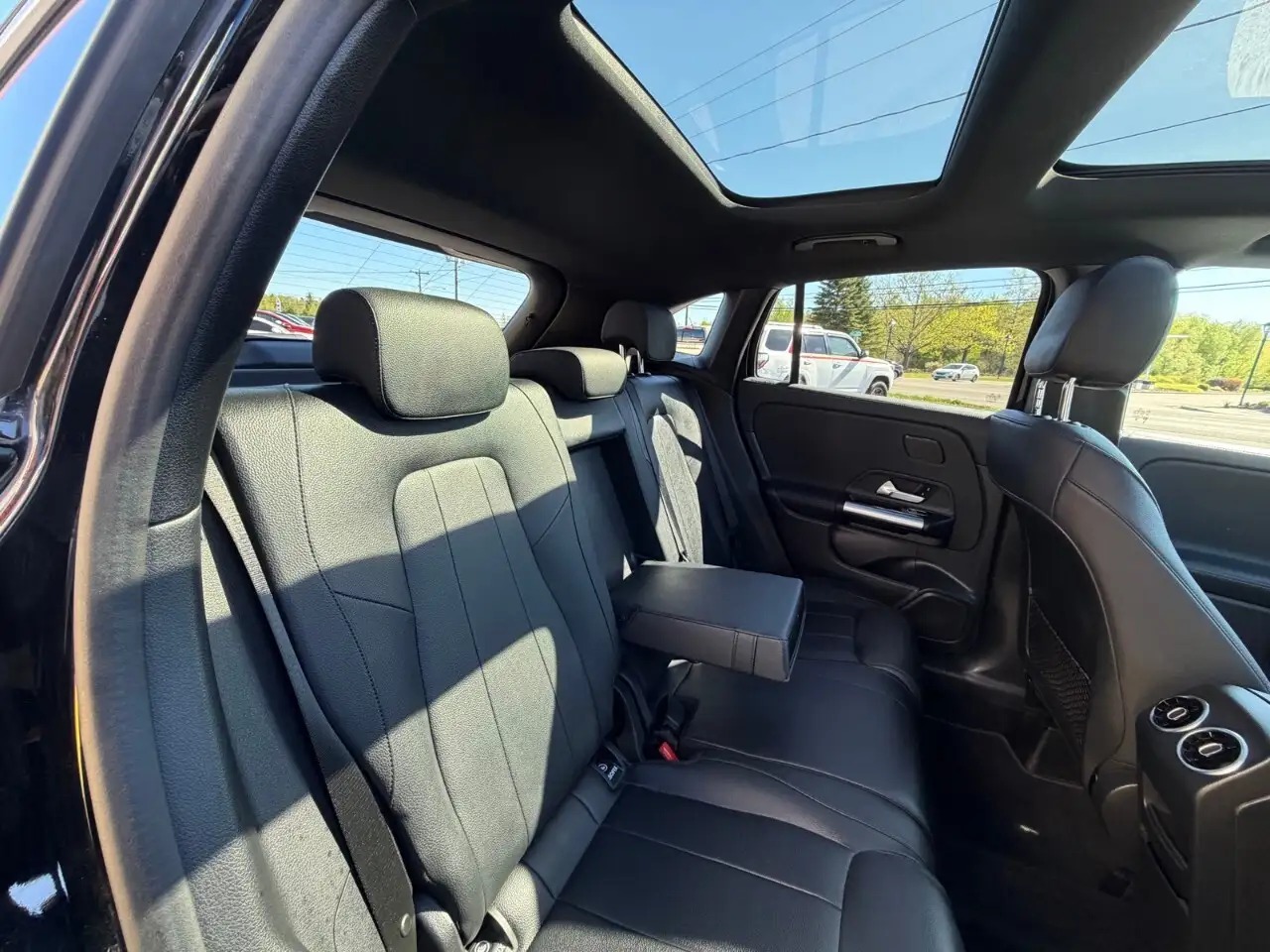 Mercedes-Benz GLA снимка Mercedes-Benz GLA