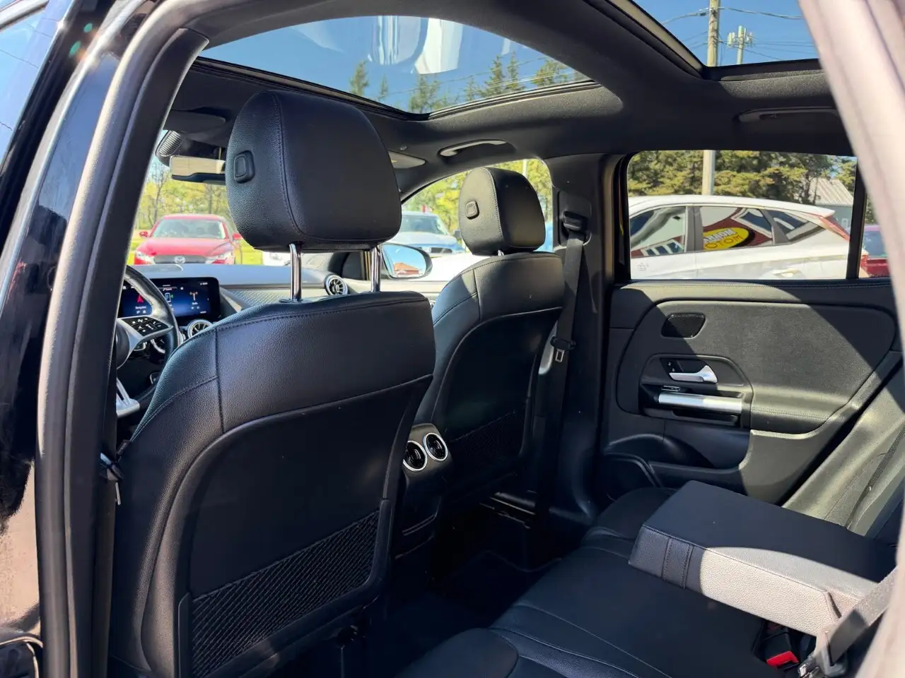 Mercedes-Benz GLA снимка Mercedes-Benz GLA