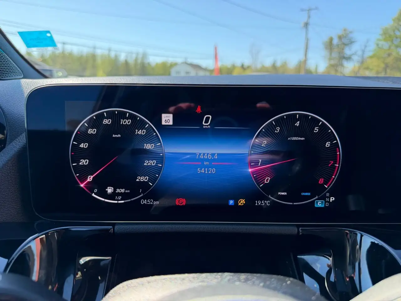 Mercedes-Benz GLA снимка Mercedes-Benz GLA