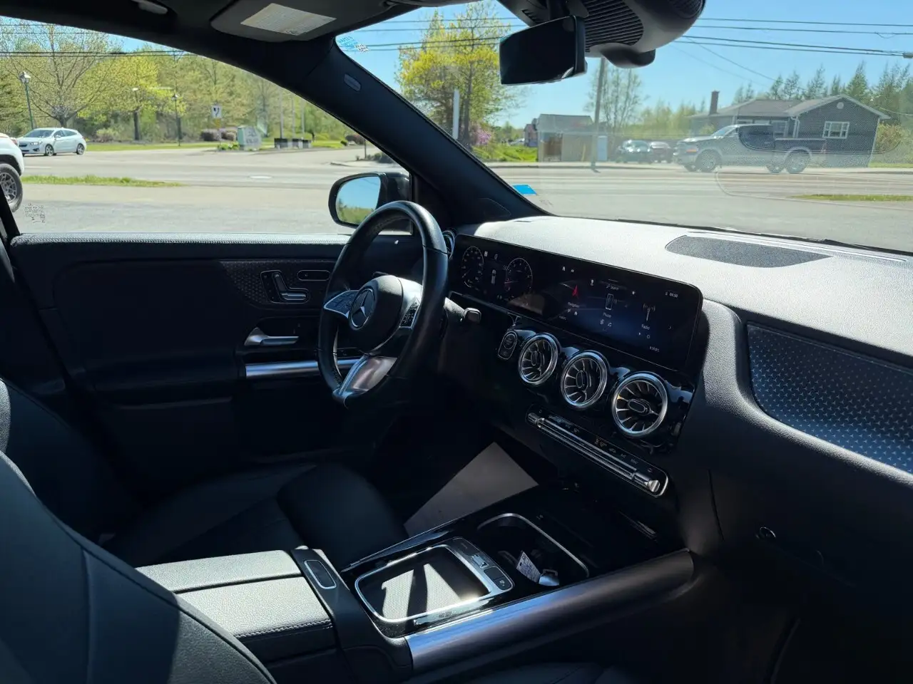 Mercedes-Benz GLA снимка Mercedes-Benz GLA