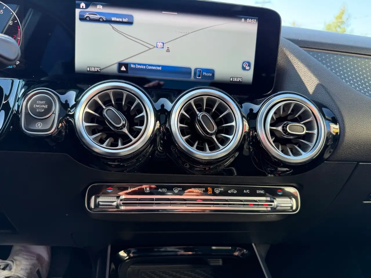 Mercedes-Benz GLA снимка Mercedes-Benz GLA