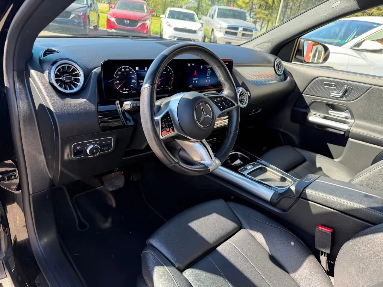 Mercedes-Benz GLA снимка Mercedes-Benz GLA
